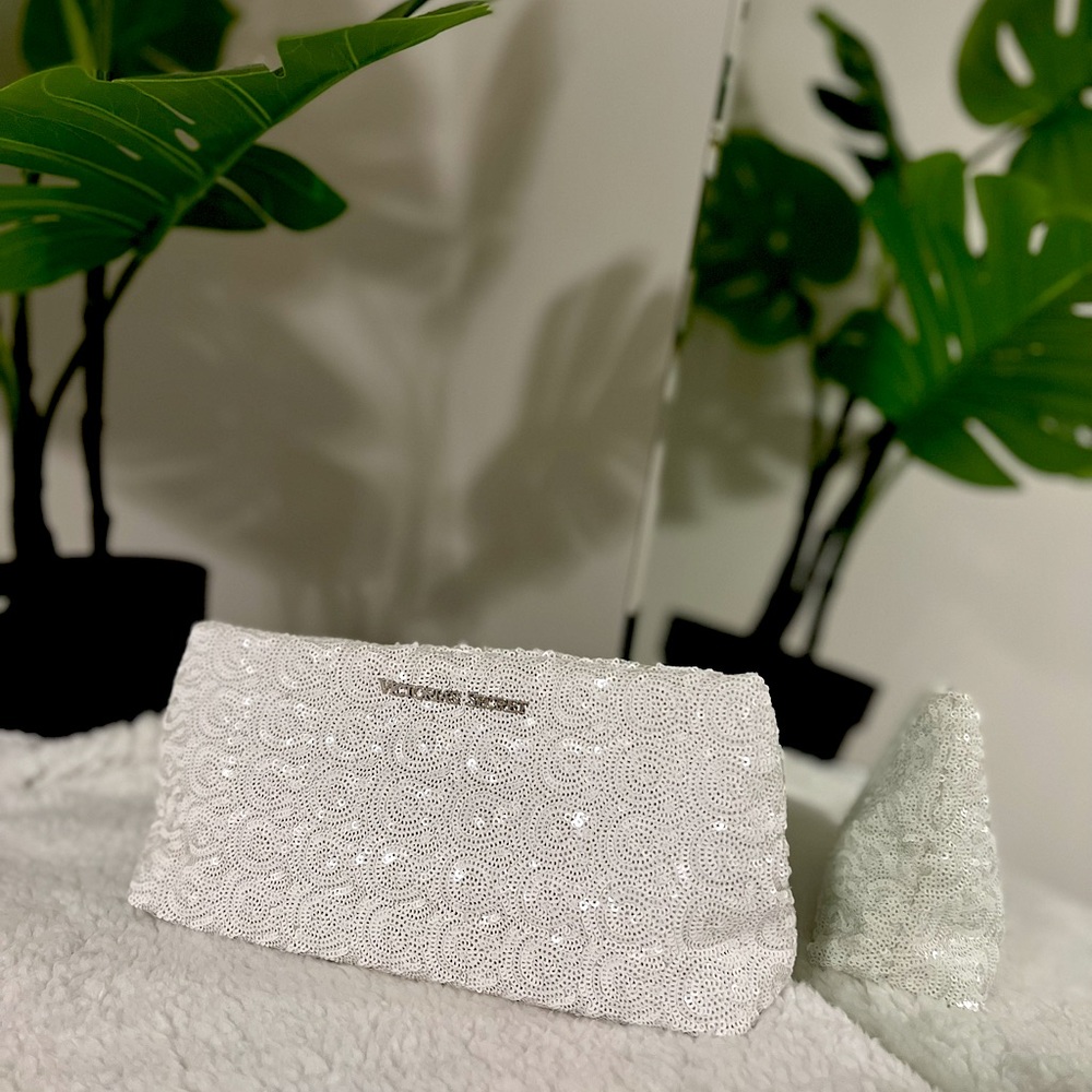 🤍 Victoria’s Secret white sequin handbag